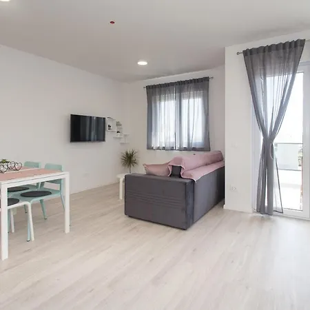 Apartment Delminium