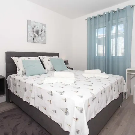 Delminium Apartment *