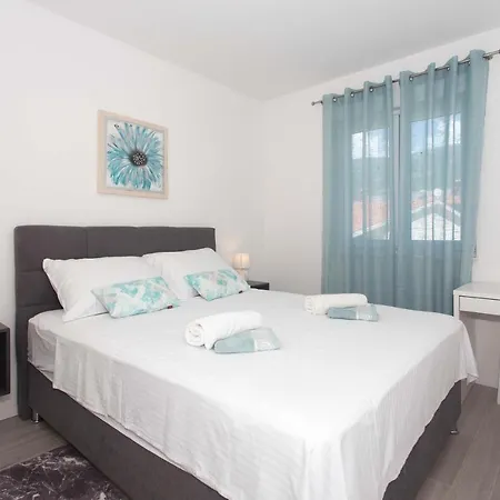 Delminium Apartment *